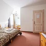 Bor Oda ve Kahvaltı 3*