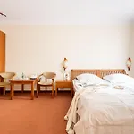 Oda ve Kahvaltı Bor