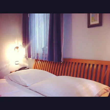 Couette-café Bor 3*